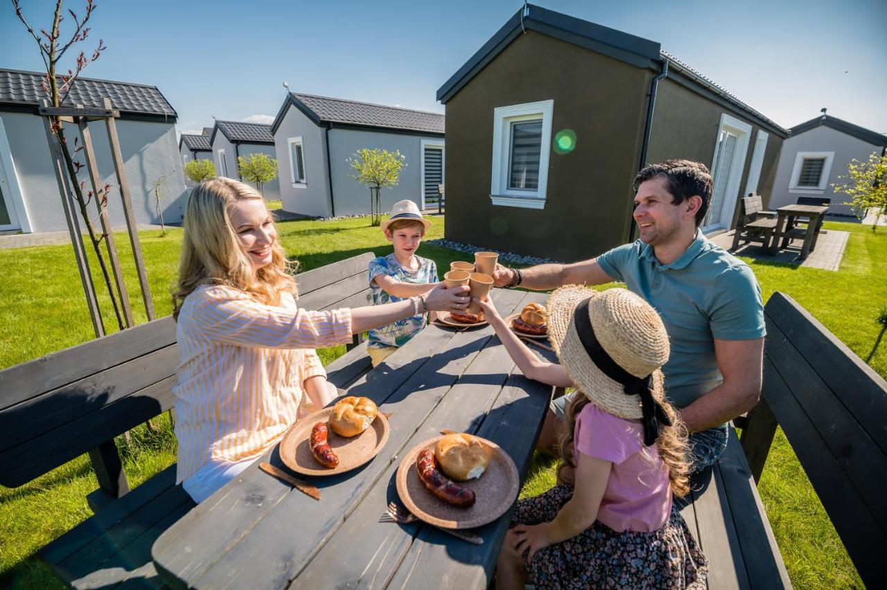 Scandi Village Zator Bagian luar foto