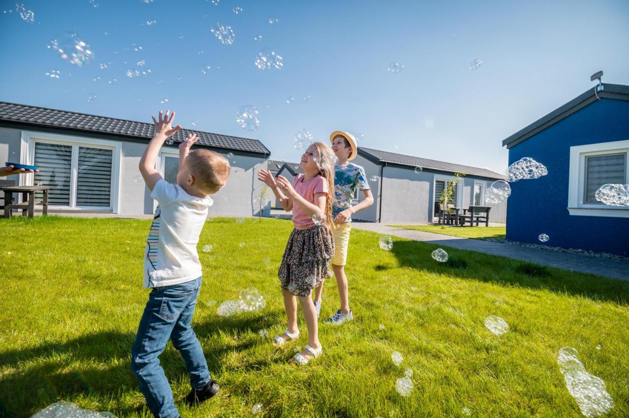 Scandi Village Zator Bagian luar foto