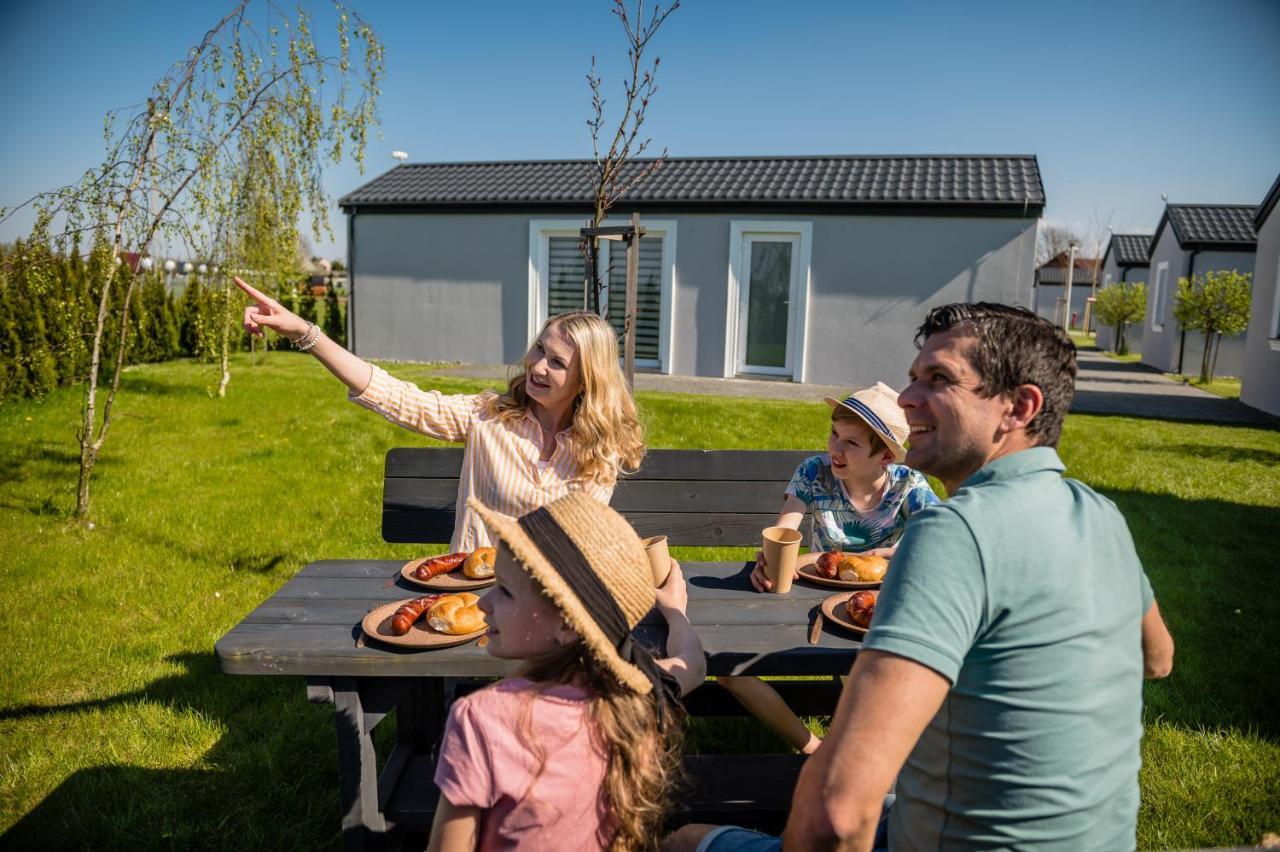 Scandi Village Zator Bagian luar foto