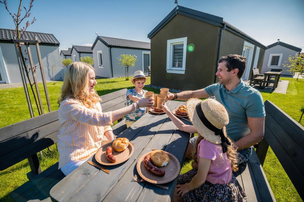 Scandi Village Zator Bagian luar foto