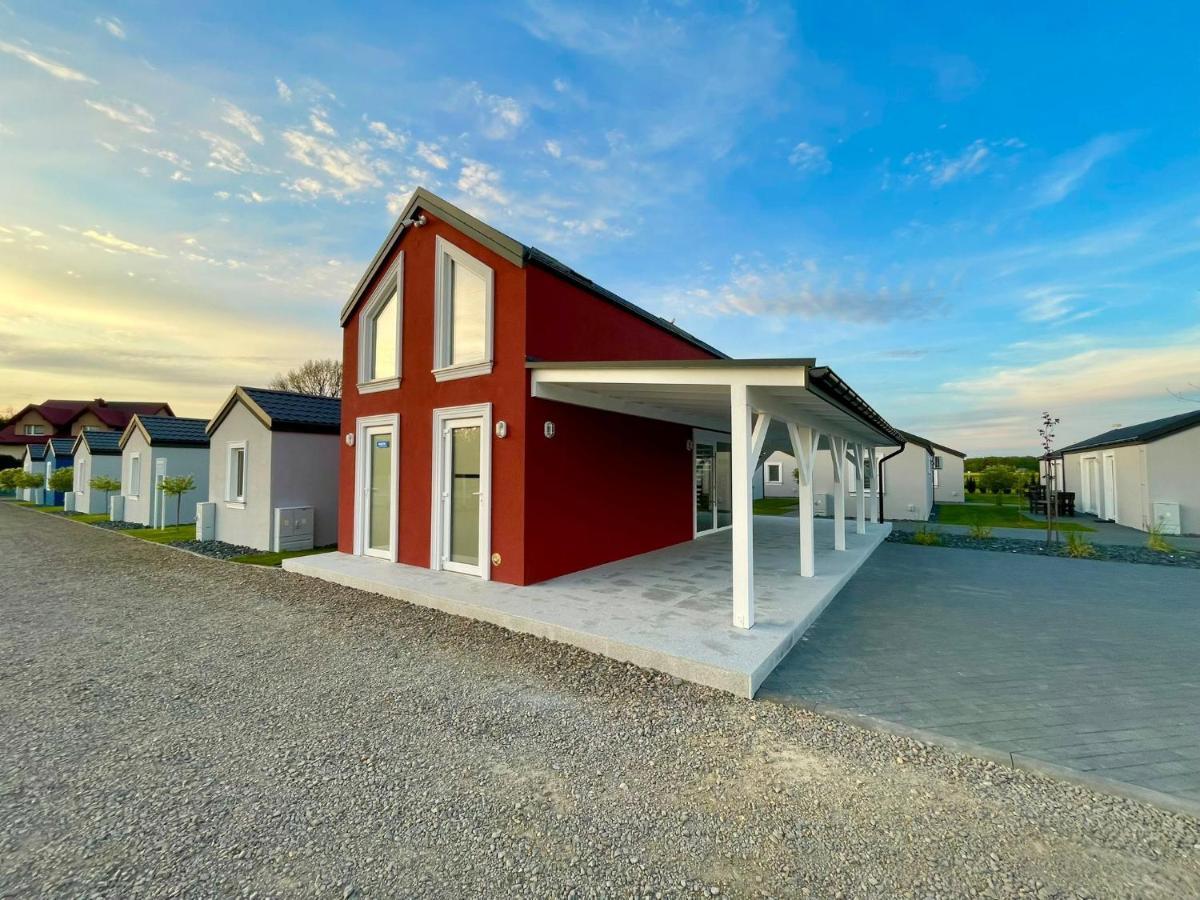 Scandi Village Zator Bagian luar foto