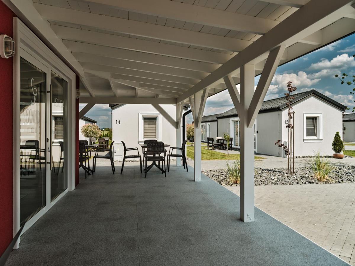 Scandi Village Zator Bagian luar foto